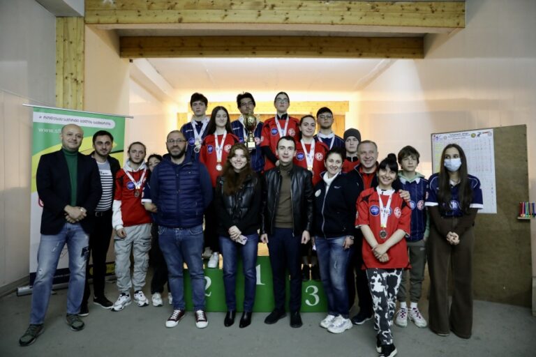 გიორგი ჩაკვეტაძემ „პნევმატური იარაღით სროლაში სასკოლო ლიგა 2022“-ის ფინალის გამარჯვებულები დააჯილდოვა
