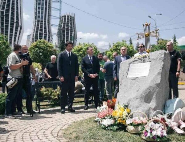 თბილისის საკრებულოს წევრებმა 13 ივნისის წყალდიდობის დროს დაღუპულთა ხსოვნას პატივი მიაგეს