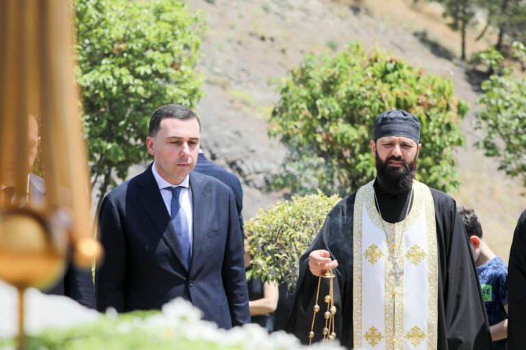 გიორგი ტყემალაძემ 13 ივნისის სტიქიის დროს დაღუპულთა მემორიალი გვირგვინით შეამკო