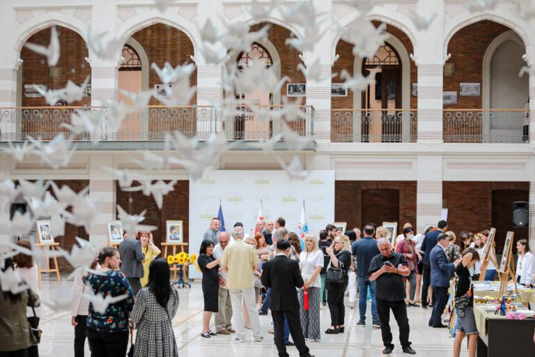 საკრებულოში უკრაინელი ლტოლვილი ბავშვების მხარდასაჭერად საქველმოქმედო აქცია გაიმართა