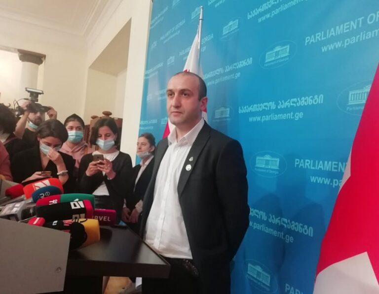 "ქართული ოცნებიდან“ სამი ადამიანის წასვლა არის უნიკალური, ამ თამამი ნაბიჯის შემდეგ ველოდები, რომ პარტია დაიშლება ერთი-ორი დღე სალაპარკოდ და მერე ისევ შეიკრიბება - იაგო ხვიჩია
