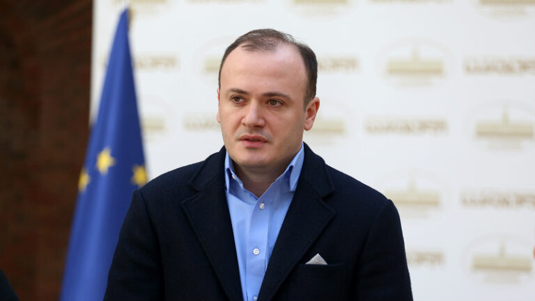 იმ გუნდს, რომელმაც საქართველოს ტერიტორიული მთლიანობა დაარღვია, მოსახლეობა წამებაში გამოატარა, მორალური უფლება არ აქვს „ქართული ოცნების“ გუნდს და მის პრემიერს ამ ტონალობაში ელაპარაკოს - ირაკლი ზარქუა
