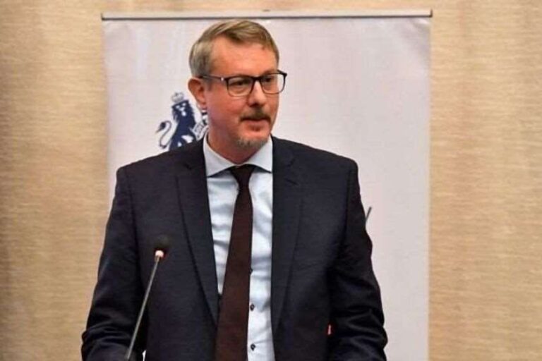 ახლა არაფერია იმაზე მნიშვნელოვანი, ვიდრე საქართველოს კიდევ ერთი წინ გადადგმული ნაბიჯი ევროინტეგრაციის კუთხით, რომ ამაღლდეს საქართველოს საერთო ევროპული დღის წესრიგი - კარლ ჰარცელი
