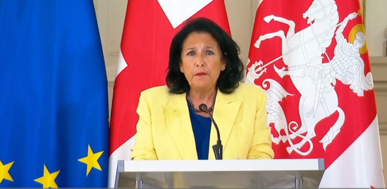 არც ბულინგის და არც ზეწოლის შედეგად არ ვაწერ ხელს - პრეზიდენტი განმარტავს რატომ მოიწვია პარლამენტის რიგგარეშე სესია