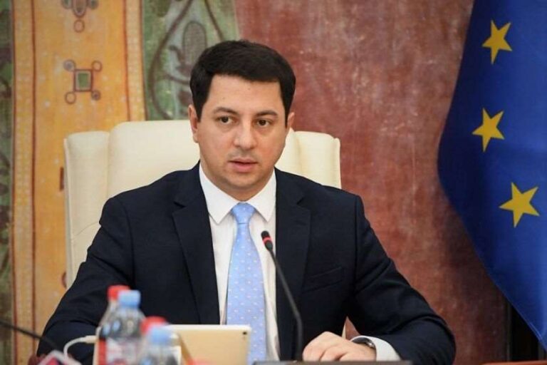არც ნიკა გვარამიაა თავისუფალი მედია და არც მიხეილ სააკაშვილი გახლავთ დემოკრატიის შუქურა, სიმართლე ჩვენს მხარესაა - არჩილ თალაკვაძე