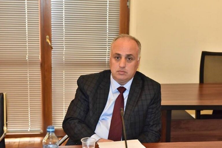 მაშინ, როცა ოპოზიციის ნაწილი ქვეყანას საკუთარი თანამდებობებისთვის წირავს, „ოცნების" წევრები თანამდებობებს ქვეყნის დასახმარებლად ტოვებენ, მადლობა მათ - დიმიტრი ხუნდაძე