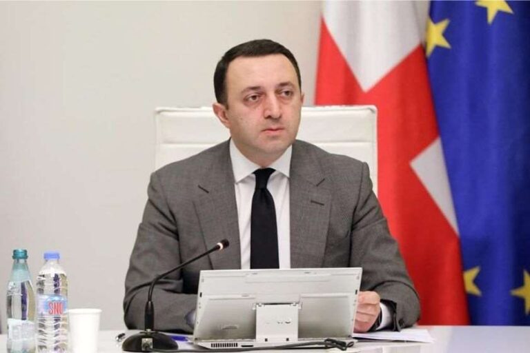აბსურდია იმაზე საუბარი, რომ ბიძინა ივანიშვილი მთავრობასა და პარლამენტს მართავს, ამას გახარია და კვირიკაშვილი გუნდის დატოვების შემდეგაც უარყოფდნენ - ირაკლი ღარიბაშვილი