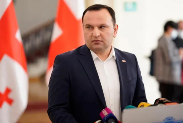 უკეთესი იქნება, ბიძინა ივანიშვილი დაბრუნდეს პოლიტიკაში და მეფის ნაცვლებით კი არ გველაპარაკოს, არამედ პასუხისმგებლობა თავად აიღოს - პაატა მანჯგალაძე