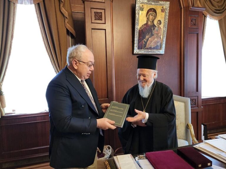 სოხუმის სახელმწიფო უნივერსიტეტის რექტორი მსოფლიო პატრიარქს შეხვდა