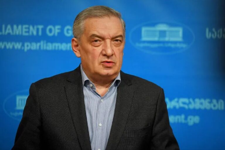 უნდა გაერთიანდეს წყალი და ზეთი და მთავარი მომრევი თითქოსდა, არის სალომე ზურაბიშვილი, ლიდერი, რომელმაც ჩაანაცვლა მიხეილ სააკაშვილი -გიორგი ვოლსკი გახარია-ხაზარაძის შესაძლო გაერთიანებაზე