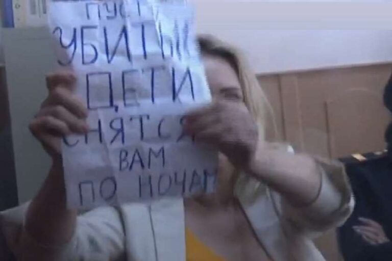"დაე, ღამით, მოკლული ბავშვები გესიზმრებოდეთ" - რუსი ჟურნალისტი სასამართლოში