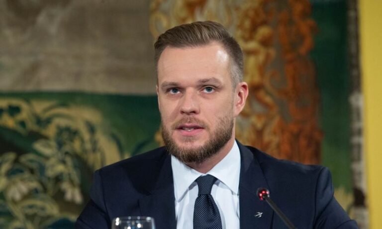 "რუსები უნდა დარჩნენ და იბრძოლონ პუტინის წინააღმდეგ"- გაბრიელიუს ლანდსბერგისი