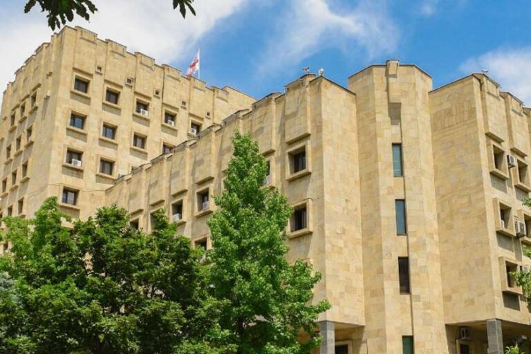 მეუღლის ოჯახის წევრების განზრახ მკვლელობის მცდელობის ფაქტზე ბრალდებულს 20 წლით თავისუფლების აღკვეთა მიესაჯა