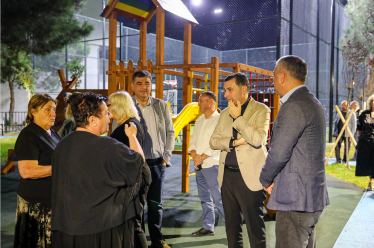 წყნეთის გზატკეცილის მიმდებარედ დასასვენებელი სივრცე და სპორტული მოედანი მოეწყო