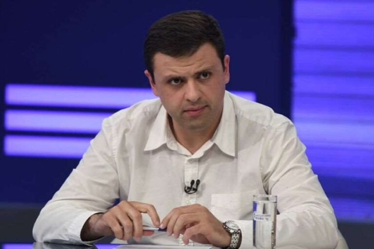"სოსო გოგაშვილი რომ ბოდავს ყველაფერს, რაც ენაზე მოადგება და თან ამბობს, ბიძინა ივანიშვილისგან ვიღებდი დავალებებსო, აი, მაგის სჯერა ვინმეს?"-ანდრია გვიდიანი