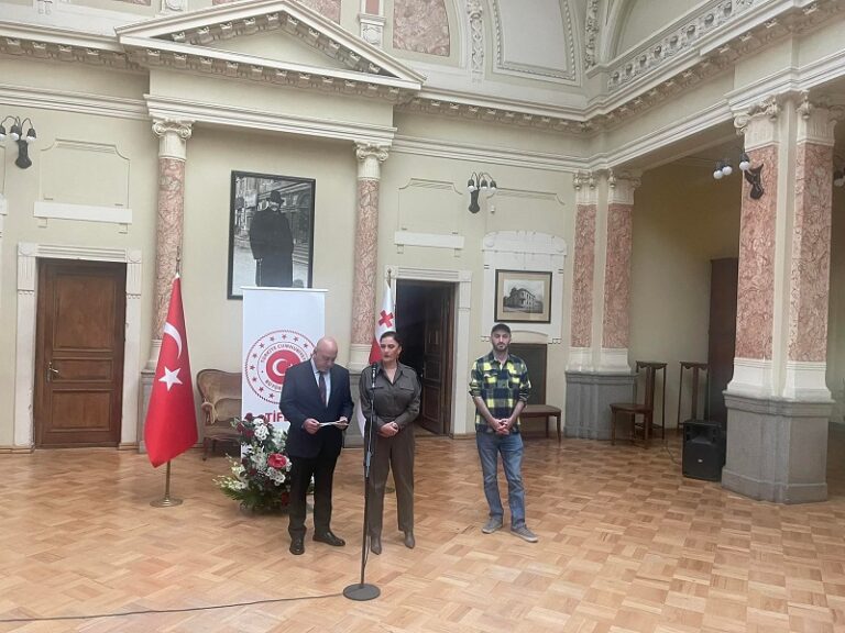 თურქეთის საელჩომ  ეროვნულ ბიბლიოთეკას საჩუქრად წიგნები გადასცა