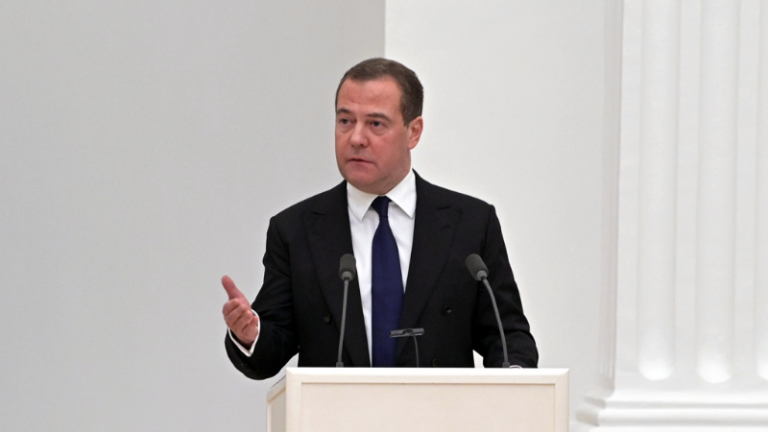 "ილონ მასკი ყოჩაღია, ეკუთვნის ოფიცრის რიგგარეშე წოდება"- დიმიტრი მედვედევი