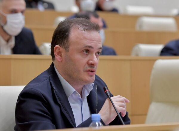 "მელია, ხაბეიშვილი, მუმლაძე, მამულაშვილი ერთმანეთს რადიკალიზმში ეჯიბრებიან"- ირაკლი ზარქუა