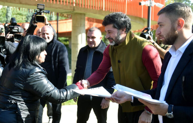 საცხოვრებელი ფართები სიმბოლურ ფასად 29 ოჯახს გადაეცა