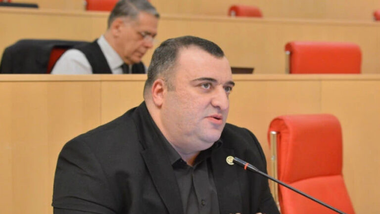 "სააკაშვილისთვის ჯილდოს გადაცემა იგივეა, რომ შუა საუკუნეებში თემურ ლენგისთვის გადაეცათ პრიზი მსოფლიოში მშვიდობის დარგში"- რატი იონათამიშვილი