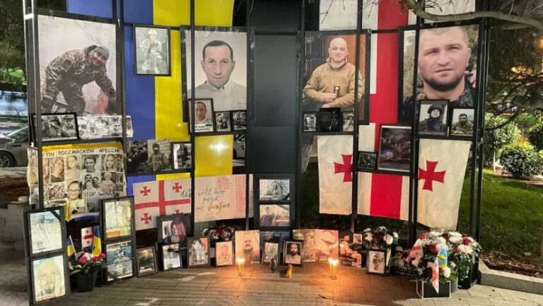 "უკრაინაში გარდაცვლილ ქართველ მეომართა ფოტოსურათები დროებით გადატანილია გმირთა მოედანზე" - თბილისის მერია