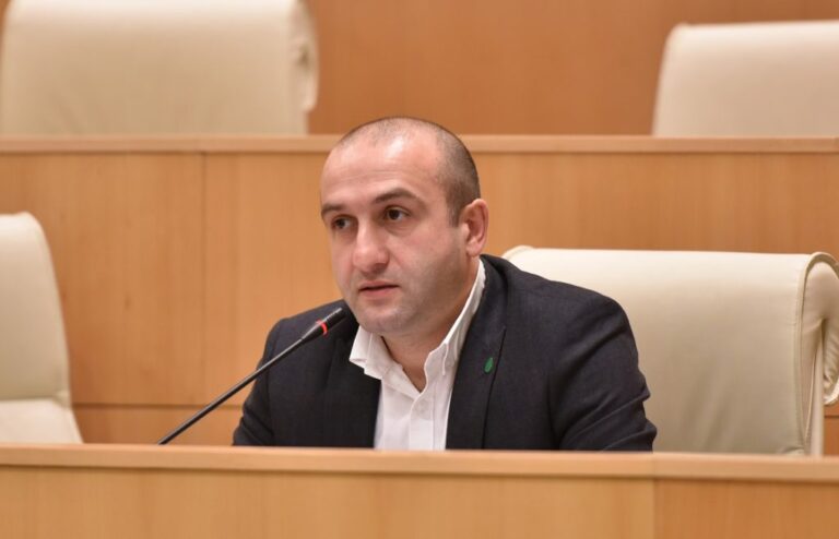 ვერ შემდგარი იმპიჩმენტის შემდეგ შეიძლება, პრეზიდენტი გაბლატავდა და როგორც უნდა, ისე იქცევა -იაგო ხვიჩია