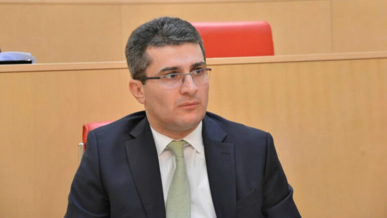 „ნაცებს“ უნდა დავუსვათ შეკითხვა: რატომ კლავდით აქციებზე ხალხს და სახურავზე რატომ აგდებდით?! - მამუკა მდინარაძე