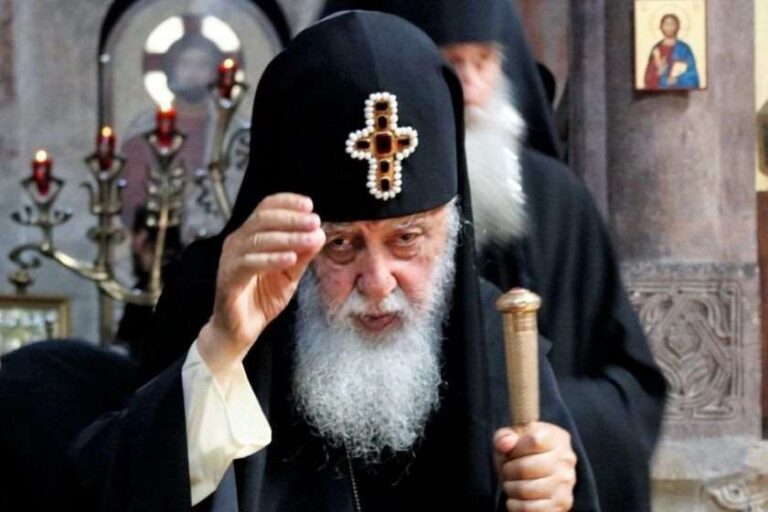 საზღვარგარეთ მცხოვრებნო თანამემამულენო, დამოუკიდებლობის ზეიმის ფარგლებში ყველა გამორჩეული სიყვარულით გხვდებათ, თქვენ ჩვენი ფიქრი, ტკივილი და ამასთან, იმედიც ხართ - ილია მეორე