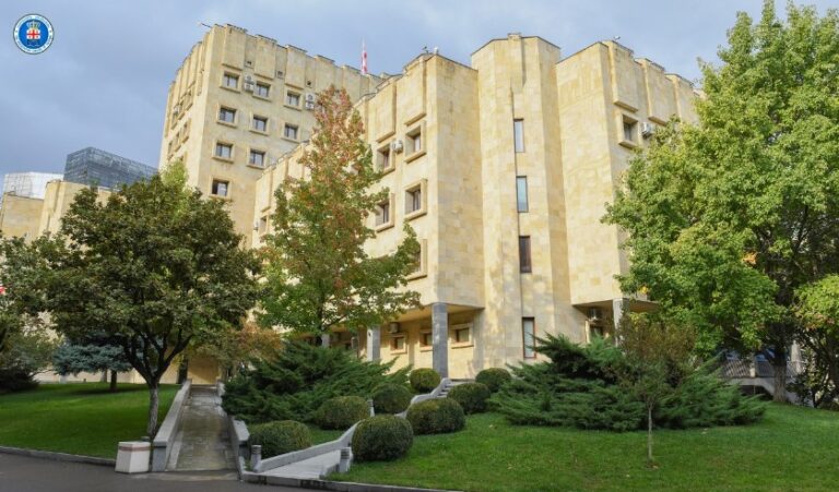 პროკურატურამ ყალბი საგადასახადო დოკუმენტების დამზადების, გამოყენების და დიდი ოდენობით სახელმწიფო ბიუჯეტის თანხების დაუფლების ფაქტზე 1 პირს ბრალდება წარუდგინა
