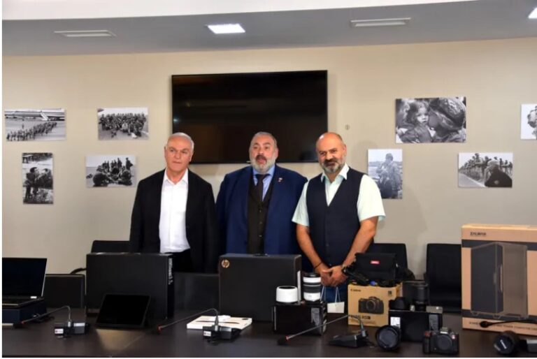 „არემჯი გოლდმა“ ვეტერანების საქმეთა სახელმწიფო სამსახურს საჩუქარი გადასცა