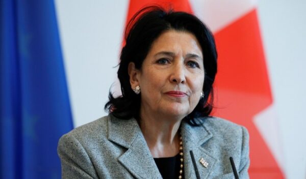 "როგორც პრეზიდენტმა, უნდა გავითვალისწინო, რას გრძნობს ქართველი ხალხი" – სალომე ზურაბიშვილი  სააკაშვილის შეწყალებაზე