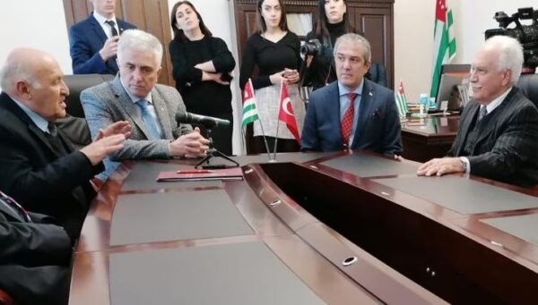 "აფხაზი სეპარატისტების ლიდერი თურქეთსა და „ჩრდილოეთ კვიპროსში" - Voice of America