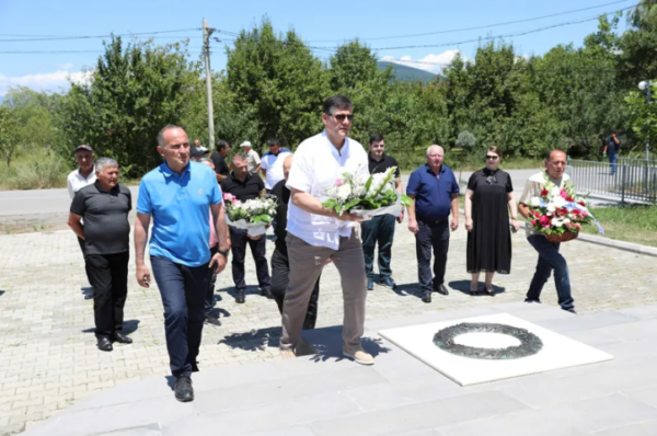 ნიკოლოზ კვეზერელმა ნიქოზში ქვეყნის ერთიანობისთვის დაღუპული მეომრების ხსოვნას პატივი მიაგო