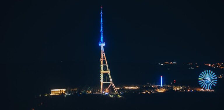 თბილისის ანძა უკრაინის სახელმწიფო დროშის ფერებში განათდა