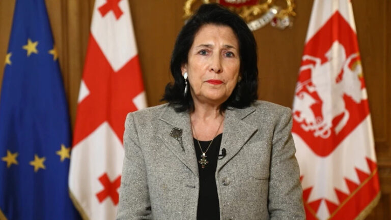 პრეზიდენტმა აღდგომის დღესასწაულთან დაკავშირებით 25 მსჯავრდებული შეიწყალა