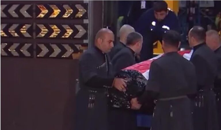 უკრაინაში დაღუპული ქართველი მებრძოლი ირაკლი ქურციკიძე საქართველოში ჩამოასვენეს