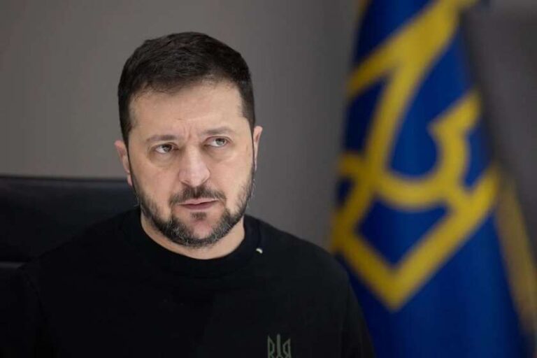 რუსი მკვლელები არ მიდიან ევროპაში მხოლოდ იმიტომ, რომ მათ უკრაინელი კაცები და ქალები აკავებენ იარაღით ხელში, ლურჯი და ყვითელი დროშის ქვეშ -ზელენსკი
