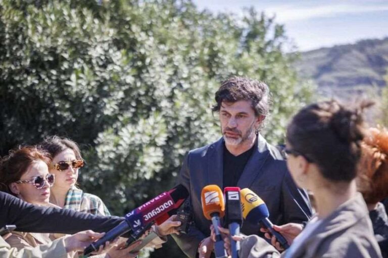 ფეხბურთელები გულანთებული ახალგაზრდები არიან და რადიკალური ოპოზიციის სიბინძურეზე არ წამოეგებიან