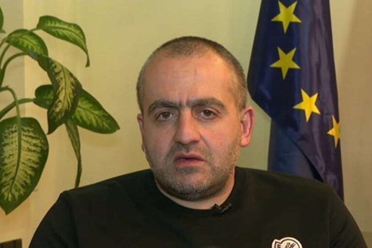 ბავშვებს გაეშვით თქვე ნაძირალებო, მაგ წითელ ხაზს გადაჰყვებით ბოლომდე, მე 12 წლის ვიყავი, ცოტნე 15 წლის, პუტჩის დღეებში, ნაცების პოლიტიკური ლიდერშიფი და მათი მამები მოსაკლავად რომ მოგვივარდნენ -გიორგი გამსახურდია