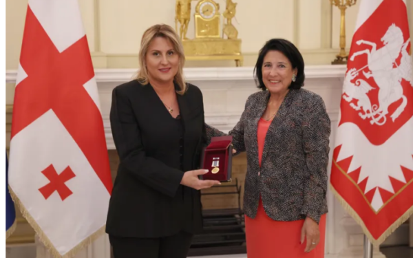 პრეზიდენტმა შშმ პირთა უფლებათა დაცვის დღესთან დაკავშირებით სოფიო სიჭინავა, უჩა ვახანია და დიმიტრი წვერავა ღირსების მედლით დააჯილდოვა