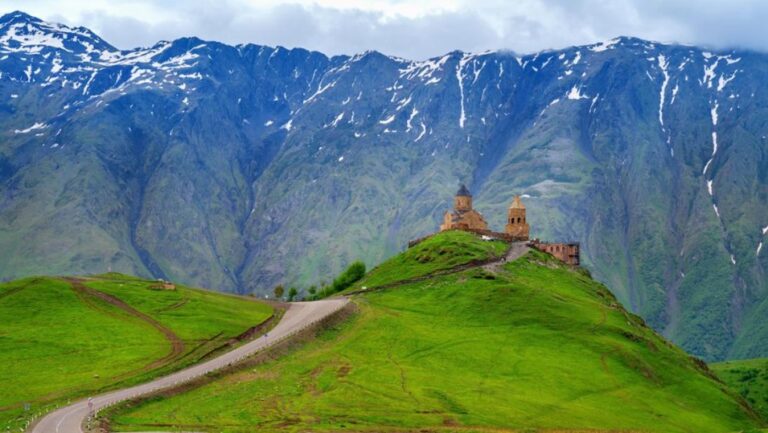 "ხუთი ტურისტული მიმართულება, რომლებიც მოგზაურთა ყურადღებას ითხოვენ: საქართველო"- რას წერს უცხოური პრესა