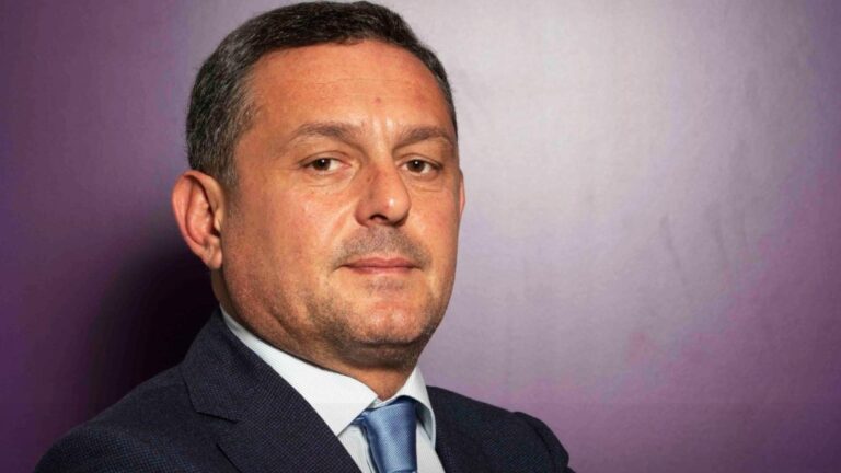 "ისეთი ზეწოლა იყო ქოჩორას საქართველოდან გაყვანაზე, 500 000€ ითხოვდა ერთ-ერთი ყოფილი გაზულუქებული მინისტრი - რას წერს როინ ქოჩორაშვილი?