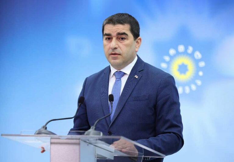 25 ნოემბერს შედგება პარლამენტის სხდომა, სისულელე, თითქოს კონსტიტუციურ სარჩელს შეუძლია, შეაჩეროს უფლებამოსილების ცნობა, არის გაუნათლებლობა ან მავნებლობა-შალვა პაპუაშვილი