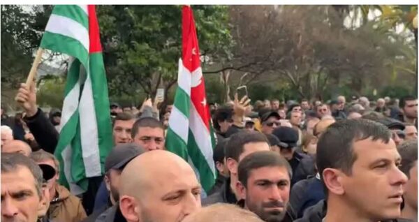 ოკუპირებულ აფხაზეთში საპროტესტო აქცია მიმდინარეობს