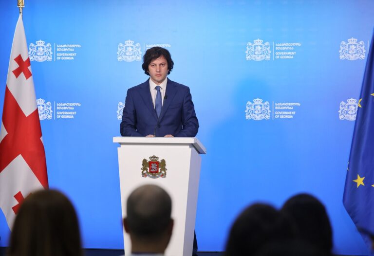 ევროპარლამენტის სხდომაზე სალომე ზურაბიშვილის მიწვევას აპირებენ, სადაც პატარა პერფორმანსი უნდა მოხდეს - ფეხზე უნდა წამოუდგნენ, როგორც ზელენსკის და ოვაციებით უნდა დაასრულოს თავისი გამოსვლა - პრემიერი