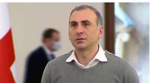 "ქართული ოცნების" წევრზე, ალი ბაბაევზე თავდასხმის გამო, ალეკო ელისაშვილს 3 წლამდე პატიმრობა ემუქრება