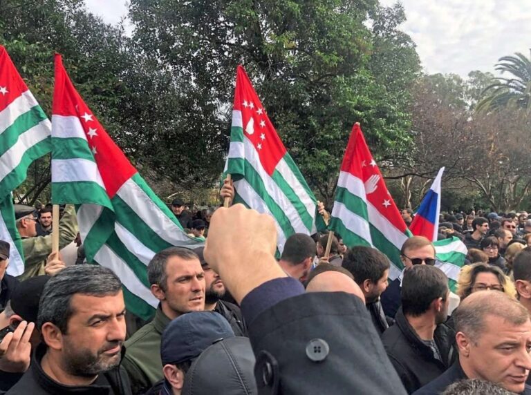"აფხაზებს რუსეთთან დადებული საინვესტიციო ხელშეკრულების დამტკიცება არ სურთ, რუსეთი კი საპასუხოდ დონორობას წყვეტს" -Der Standard