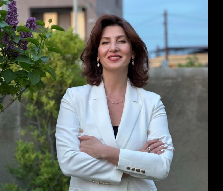 ვემიჯნები ევროკავშირთან მოლაპარაკებების შეწყვეტის გადაწყვეტილებას, ვგმობ ძალადობას" - თბილისის კლასიკური გიმნაზიის დირექტორი