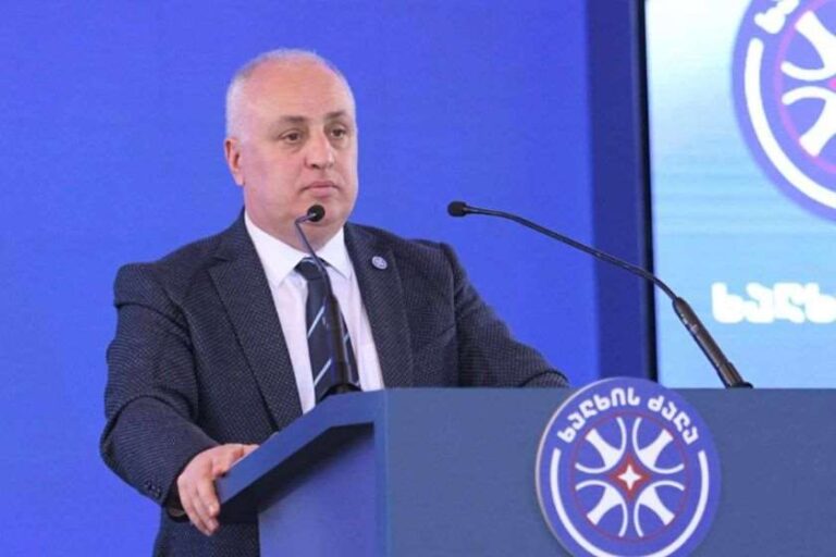 სამარცხვინოც კი იყო ის, რომ სალომე ზურაბიშვილმა ფეხზე წამოდგომით სცადა დონალდ ტრამპისთვის ხელის ჩამორთმევა, მაშინ როცა ტრამპი მისკენ ზურგით იყო - დიმიტრი ხუნდაძე
