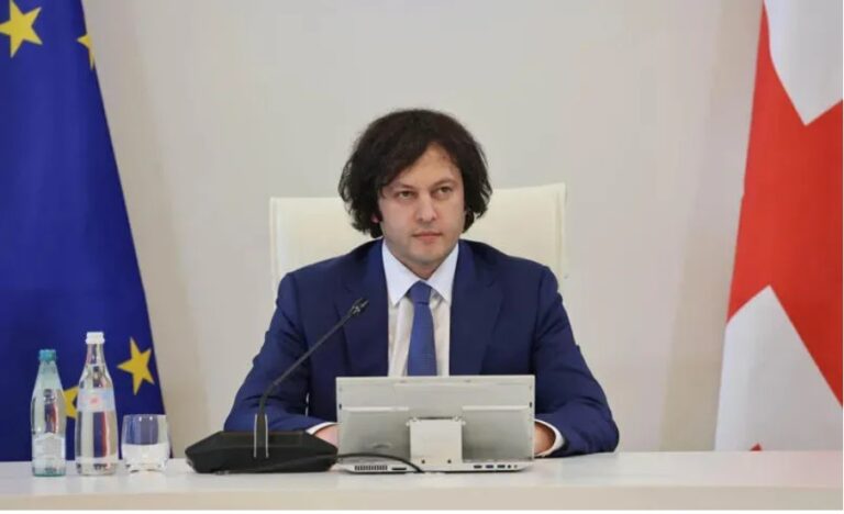 "თქვენი ბრძნული წინამძღოლობა, სულიერი ძალით და სიყვარულით განმსჭვალული მოღვაწეობა იქცა სინათლედ, რომელმაც ჩვენი ხალხი ურთულეს, გამოწვევებით აღსავსე ათწლეულებში გამოატარა" - პრემიერი პატრიარქს დაბადების დღეს ულოცავს